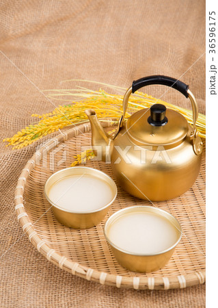 the Korean traditional drinks - rice wine, Makgeolli and others. 002 36596175