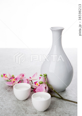 the Korean traditional drinks - rice wine, Makgeolli and others. 016 36596213