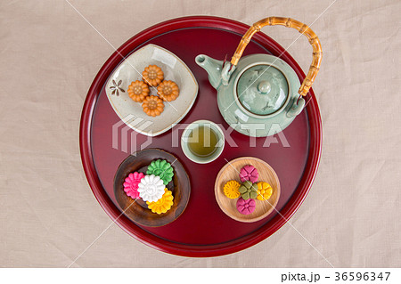 the Korean traditional drinks - rice wine, Makgeolli and others. 105 36596347