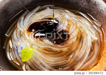 葛きり　和スイーツ　kudzu starch noodles japanese dessert 36598472