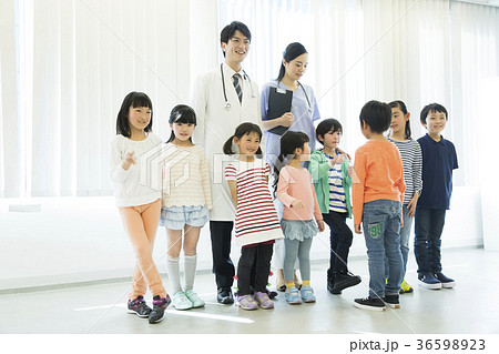 小学生　健康診断 36598923