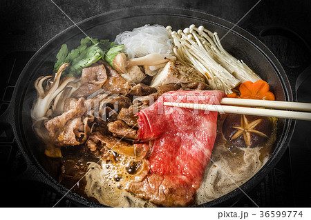 和牛ですきやき　Tasty sukiyaki Japanese cuisine  36599774