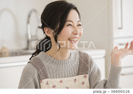 ミドル女性 36600316