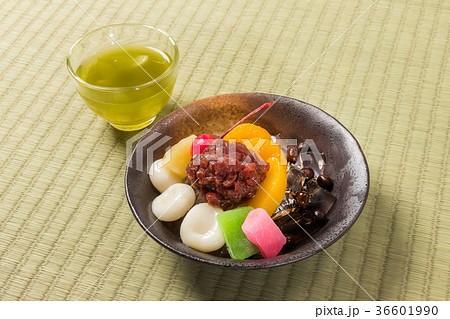 みつ豆 (Mitsumame)mixture of boiled beans, agar cubes みつ豆 (Mitsumame)mixture of boiled beans, agar cubes 36601990