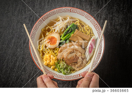 典型的な中華そば　Popular Chinese noodles (ramen) 36603665