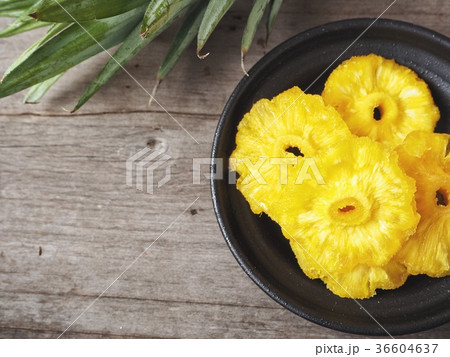 Dried pineapple 36604637