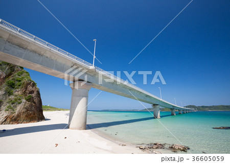 角島大橋 -エメラルドグリーンの海にかかる橋・山口県の絶景スポット- 角島大橋 -エメラルドグリーンの海にかかる橋・山口県の絶景スポット- 36605059