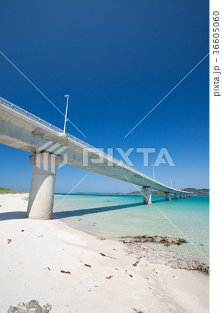 角島大橋 -エメラルドグリーンの海にかかる橋・山口県の絶景スポット- 36605060