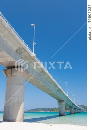 角島大橋 -エメラルドグリーンの海にかかる橋・山口県の絶景スポット- 36605082