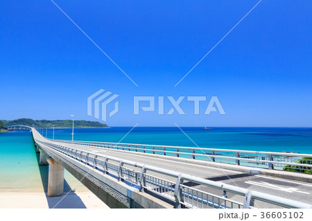角島大橋 -エメラルドグリーンの海にかかる橋・山口県の絶景スポット- 角島大橋 -エメラルドグリーンの海にかかる橋・山口県の絶景スポット- 36605102