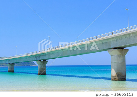 角島大橋 -エメラルドグリーンの海にかかる橋・山口県の絶景スポット- 36605113