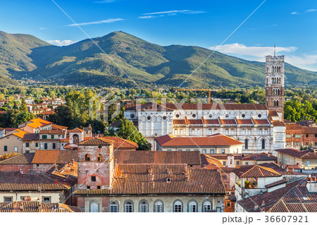 Wonderful cityscape in mountains Wonderful cityscape in mountains 36607921
