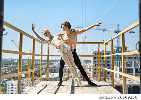 Ballet dancers posing at concrete balcony Ballet dancers posing at concrete balcony 36609250