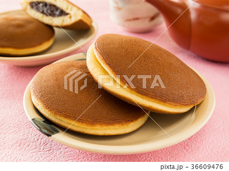 どら焼き　和菓子　おやつ　甘味　小豆餡　茶器　お菓子 36609476