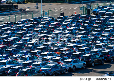 輸出される自動車 36609674