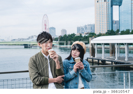 デートする男女 デートする男女 36610547