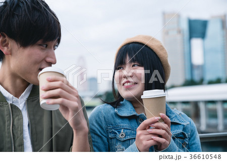 デートする男女 デートする男女 36610548