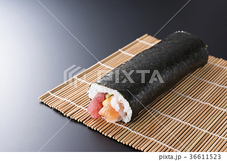恵方巻き　サーモン 36611523