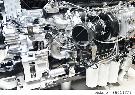 モーターショーの自動車エンジン 36611775