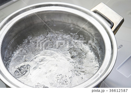 沸騰したお湯 36612587