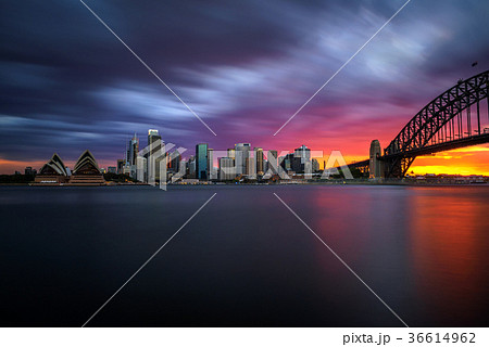 Sunset skyline of Sydney with Harbour Bridge 36614962