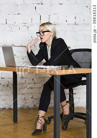 Young blond beauty businesswoman sitting at a Young blond beauty businesswoman sitting at a 36616313