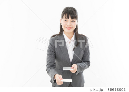 ビジネスウーマン 名刺交換 ビジネスウーマン 名刺交換 36618001