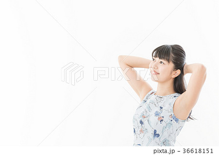 若い女性　脇　除毛　ストレッチ　 36618151