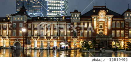 都市風景 雨の美しい東京駅 都市風景 雨の美しい東京駅 36619496