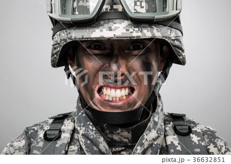 怒り 軍人 ヘルメット 36632851