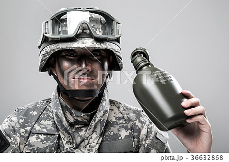 軍人 軍服 ヘルメット 36632868