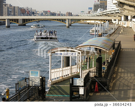 東京水辺ラインの水上バスが出航した両国発着場の写真素材