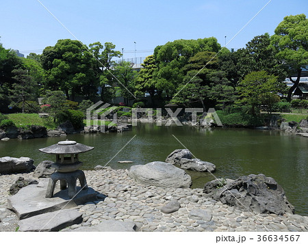 新緑が美しい春の旧安田庭園(心字池と雪見灯籠) 新緑が美しい春の旧安田庭園(心字池と雪見灯籠) 36634567