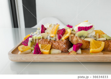 Close up of French toast with Fruit and honey 36634833