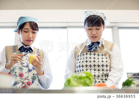 中学生　家庭科　調理実習 36636955
