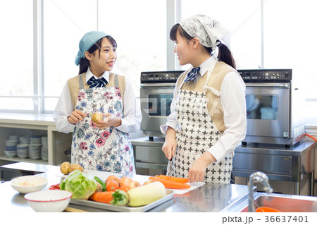 中学生　家庭科　調理実習 36637401