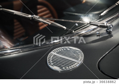 Air intake grille and windscreen wiper 36638862