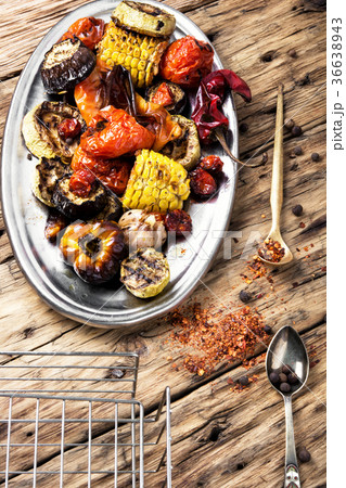 metal plate with grilled vegetables metal plate with grilled vegetables 36638943