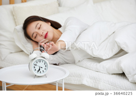 女性 目覚し時計 目覚まし時計 36640225