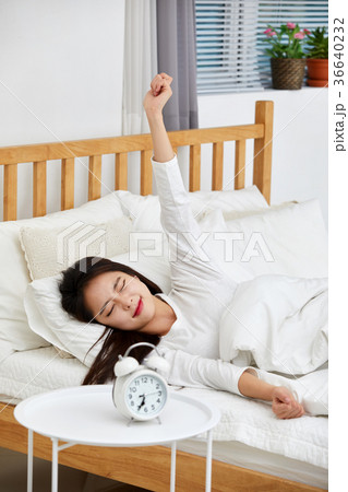 女性 目覚し時計 目覚まし時計 36640232