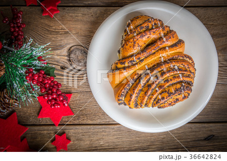 Sweet buns with poppy seed and frosting. 36642824