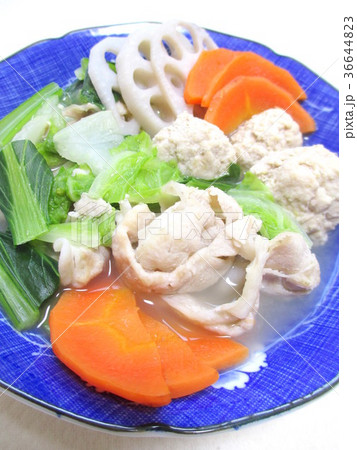 鶏団子と豚肉の白湯スープ 鶏団子と豚肉の白湯スープ 36644823