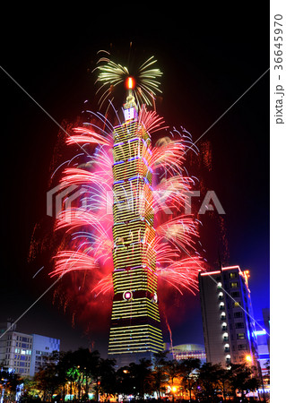 花火 キラキラ輝くもの 線香花火 36645970