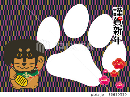 年賀状素材 招き犬 招き猫 と変わり市松模様の和風背景のデザイン 犬張子 ミニチュアダックスフンド のイラスト素材
