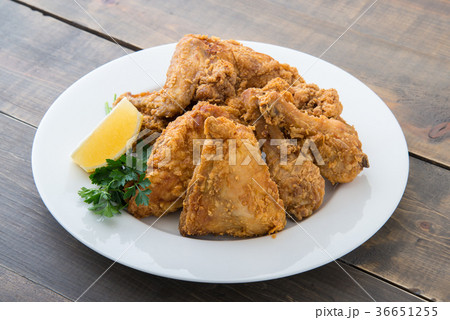 fried chicken with lemon and parsley 36651255