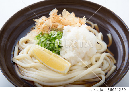 cold udon noodle with shredded daikon 36651279