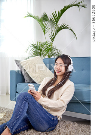ヘッドフォン ヘッドホン 音楽を聴く 36652909