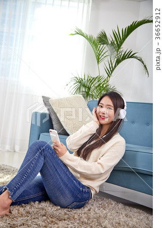 ヘッドフォン ヘッドホン 音楽を聴く 36652912