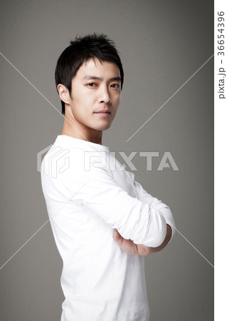 30代 男 男性 36654396