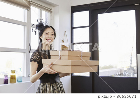 羽 にぎる 人 36655671